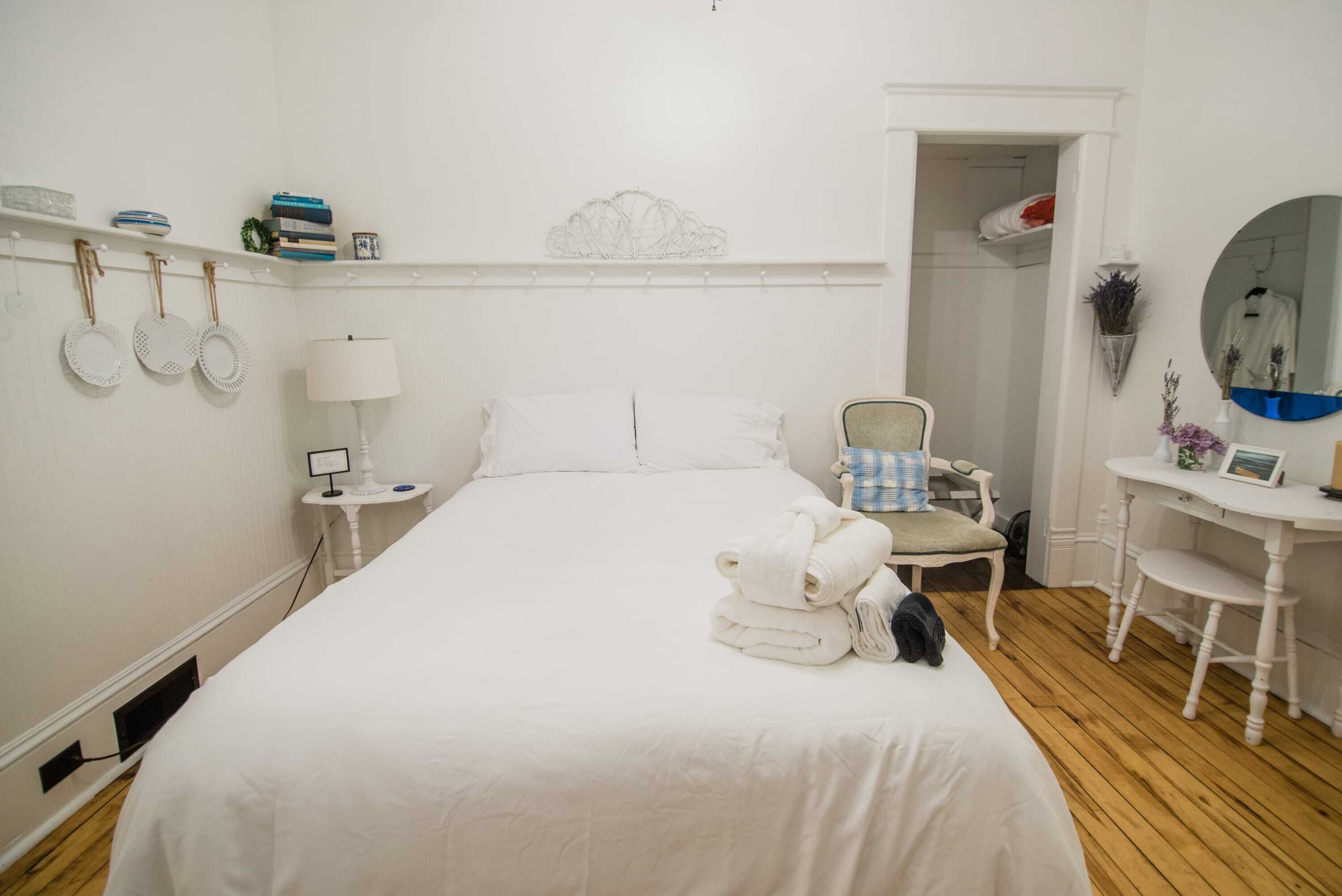 1 slaapkamer, een strijkplank/strijkijzer, wifi, beddengoed