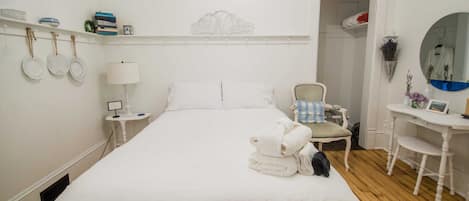 1 slaapkamer, een strijkplank/strijkijzer, wifi, beddengoed