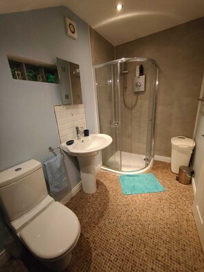 Douche, serviettes fournies