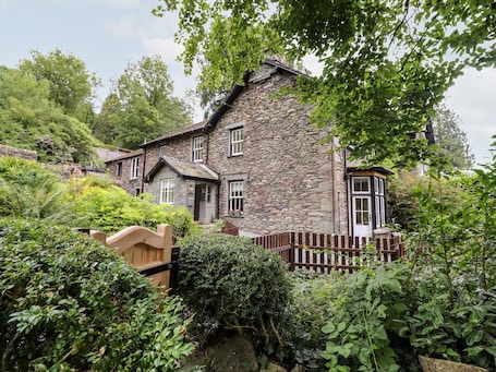 Cottage | Interior. Eller Close House