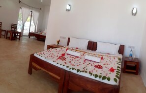 Family Room, Sea View | Desk, laptop workspace, free WiFi, bed sheets - Maua beach lodge (Kizimkazi)