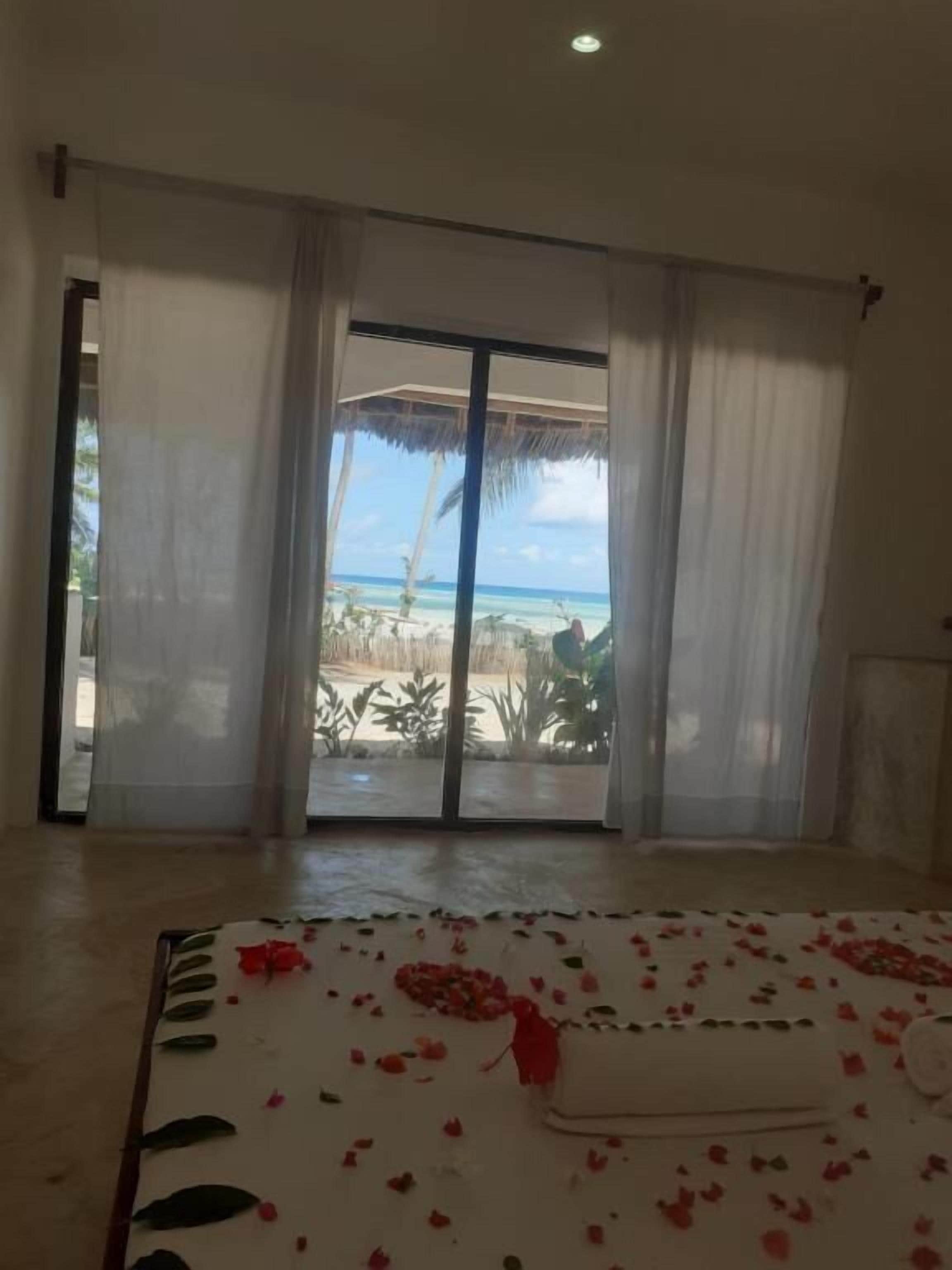 Desk, laptop workspace, free WiFi, bed sheets