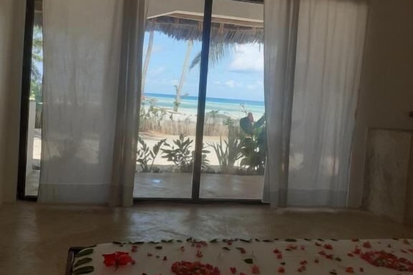 Desk, laptop workspace, free WiFi, bed sheets