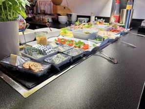Free daily buffet breakfast  - Hotel Hubertus (Ennigerloh)