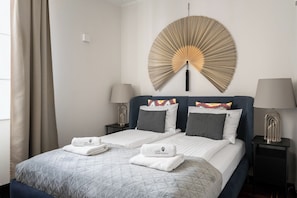 Appartement Deluxe, balcon, vue sur la cour intérieure | 2 chambres, literie de qualité, fer et planche à repasser