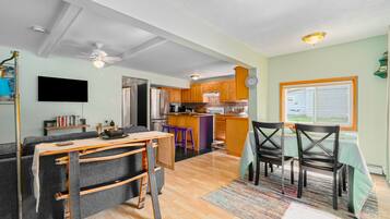 Kylskåp, mikrovågsugn, ugn och spishäll