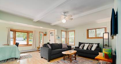 Dog-friendly cottage with fenced yard, firepit, W/D, & WiFi - walkable location