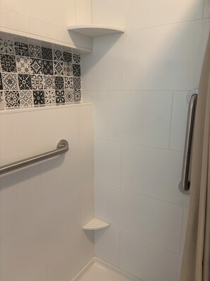 Combined shower/bathtub, hair dryer, towels, soap