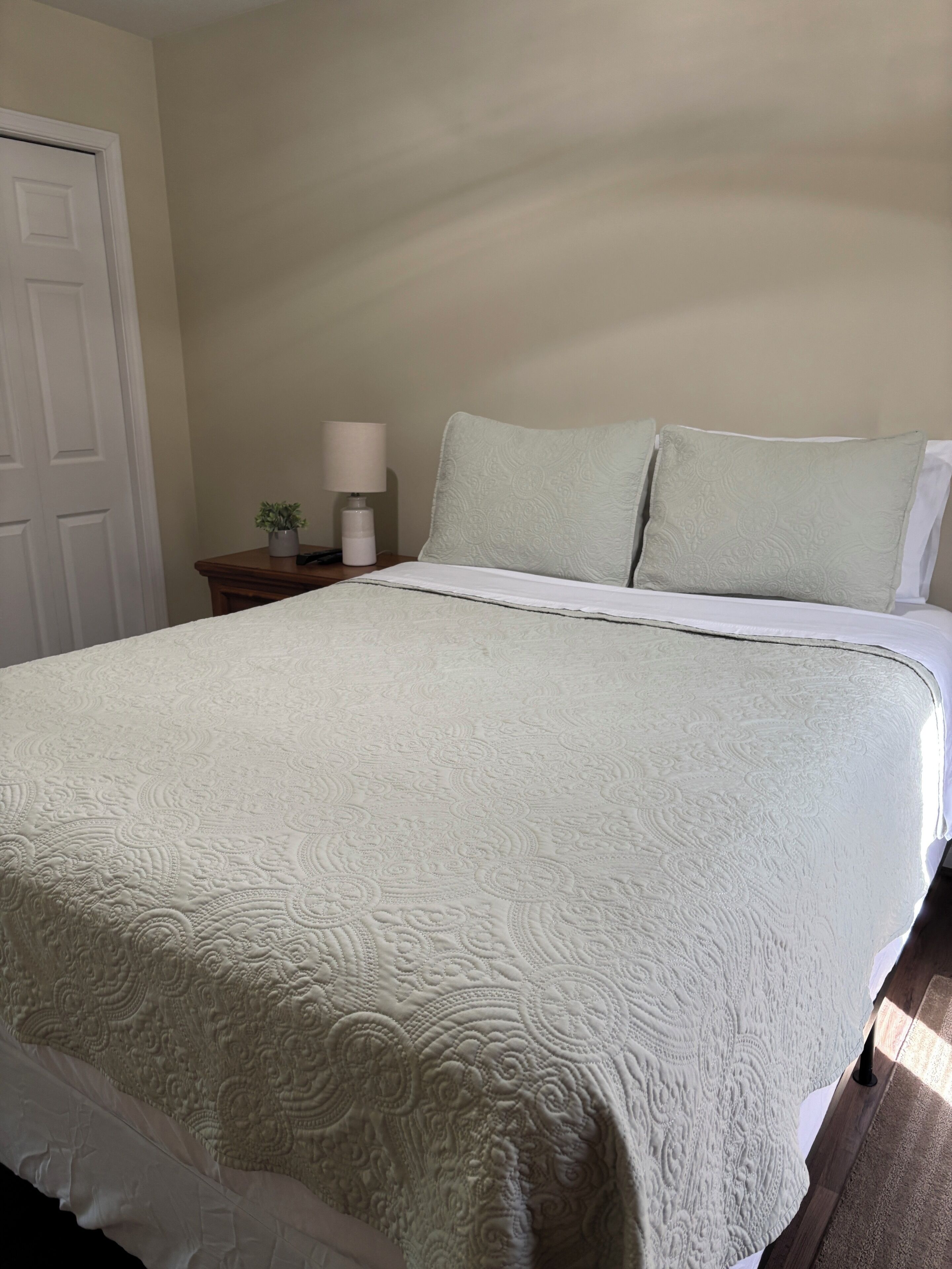2 chambres, fer et planche à repasser, Wi-Fi gratuit, draps fournis