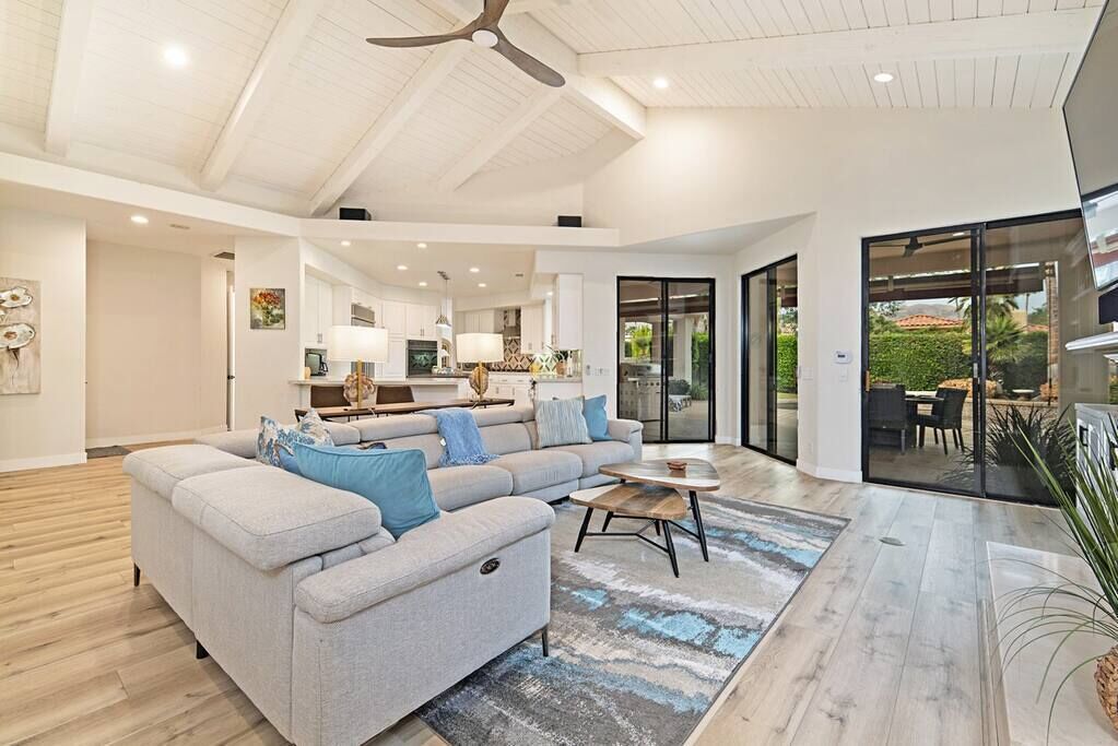 Smart TV, fireplace, stereo, offices