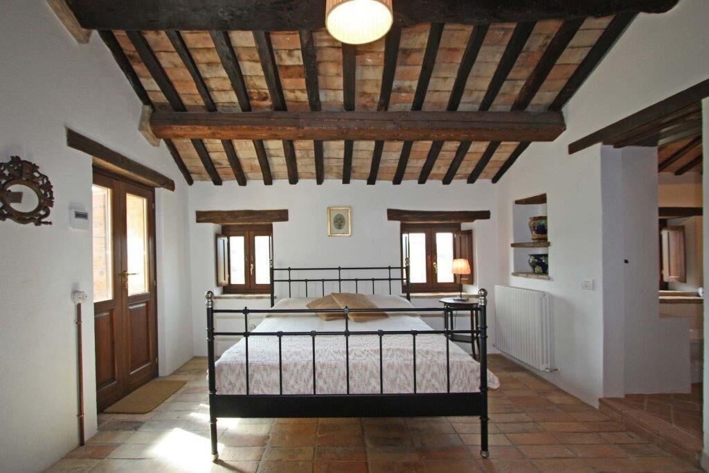 5 chambres, fer et planche à repasser, Wi-Fi, draps fournis