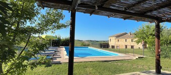 Stunning views, close to sandy beaches and gorgeous mountains