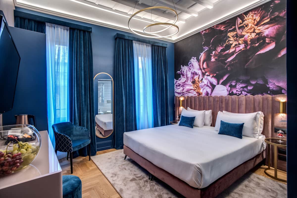 Deluxe Double or Twin Room | Minibar, in-room safe, individually decorated, individually furnished
