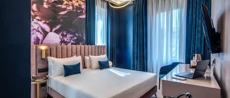 Deluxe Double or Twin Room | Minibar, in-room safe, individually decorated, individually furnished