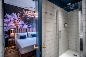 Minibar, coffres-forts dans les chambres, décoration personnalisée