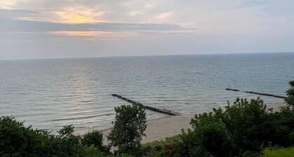 Charming home w/ fire pit, walk to Lake Michigan