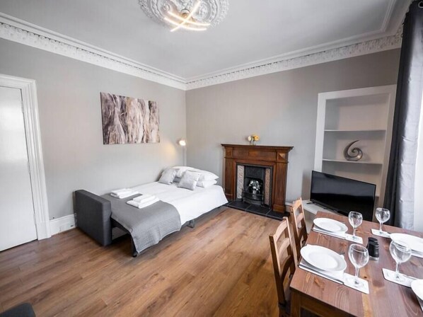 Iron/ironing board, WiFi, bed sheets