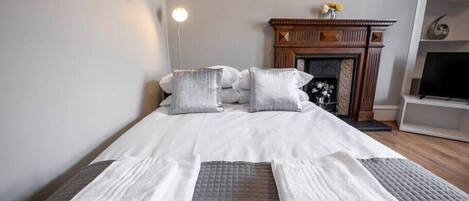 BĂŒgeleisen/BĂŒgelbrett, WLAN, BettwĂ€sche