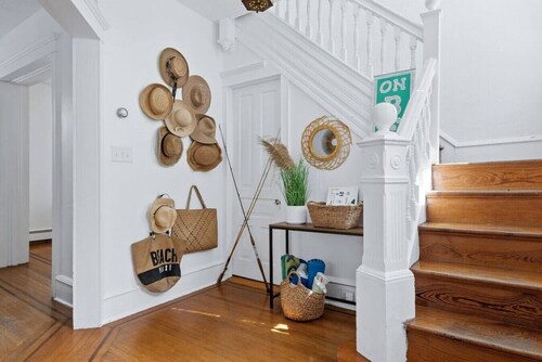 5 S Hillside (Main House) · Gammy's Beach House + Sleeps 14