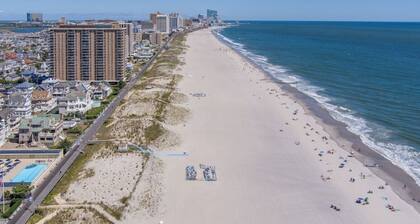 5 S Hillside (Main House) · Gammy's Beach House + Sleeps 14