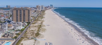 5 S Hillside (Main House) · Gammy's Beach House + Sleeps 14