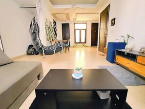 Interior - Red Theme room with Terrace in 3bhk near Saket (New Delhi)