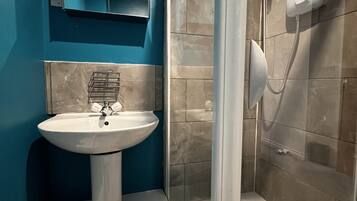 Combined shower/bathtub, hair dryer, towels, soap