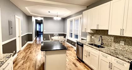 Experience Chicago living near
United Center