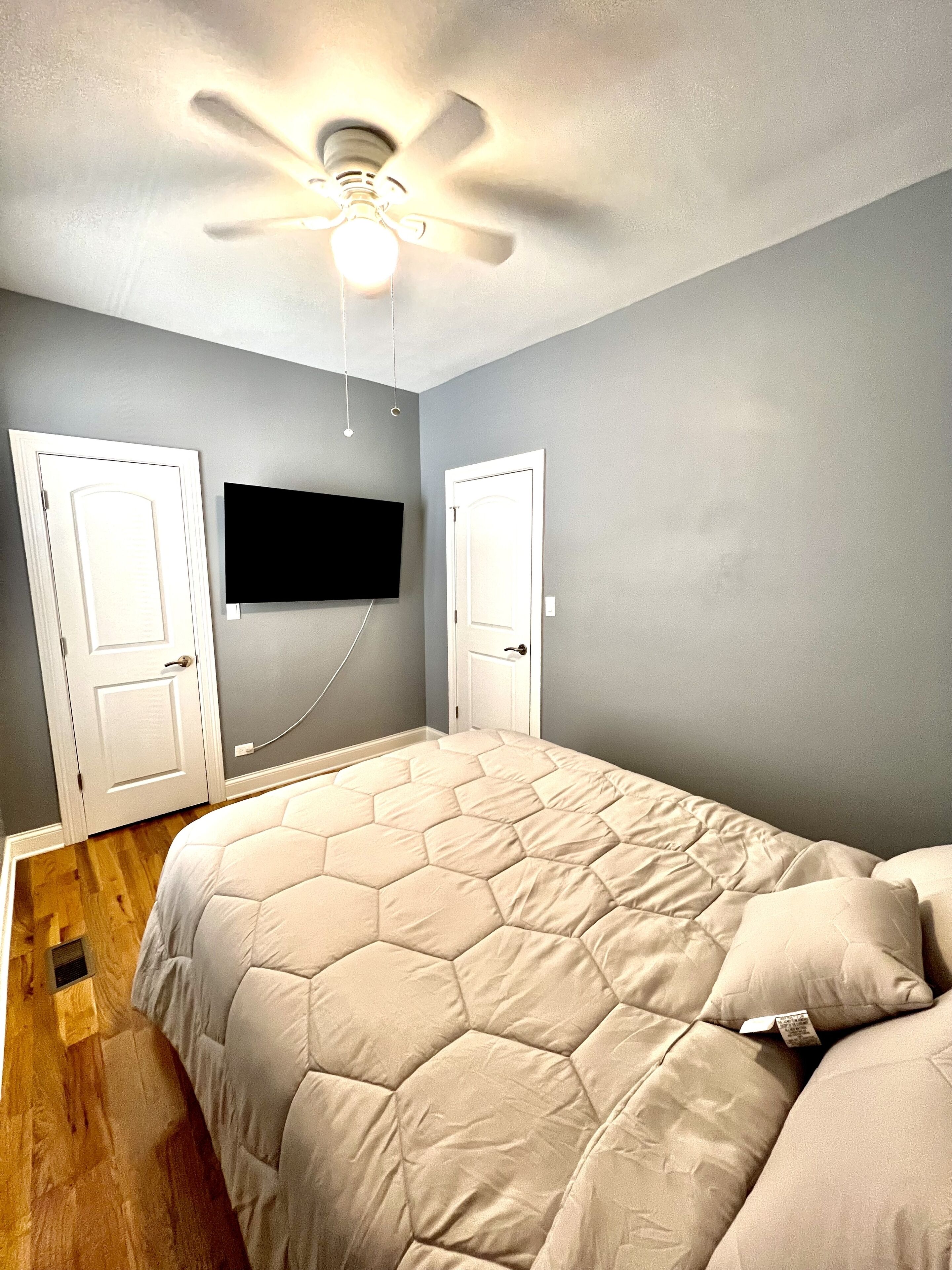 3 bedrooms, desk, iron/ironing board, free WiFi