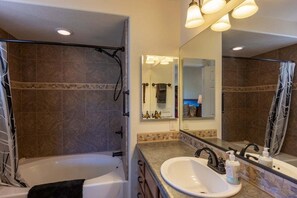 Hair dryer, towels - Fish and Kayak on Lake Pagosa, Close to Town and Shopping (Pagosa Springs)
