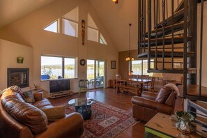 Smart TV, fireplace - Fish and Kayak on Lake Pagosa, Close to Town and Shopping (Pagosa Springs)