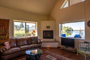 Una Smart TV, una chimenea