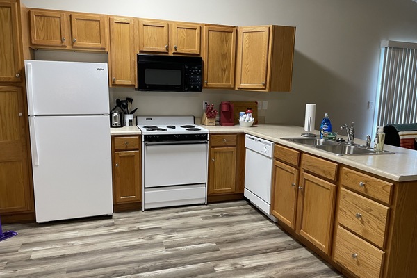 Frigorífic, microones, forn i placa de cuina