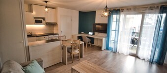 ★ Large new studio with loggia near station and CH : )