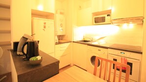 Kaffetrakter/tekoker, kjøleskap, mikrobølgeovn og ovn