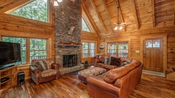 Smart-TV, Kamin, Tischtennisplatte, BĂŒcher