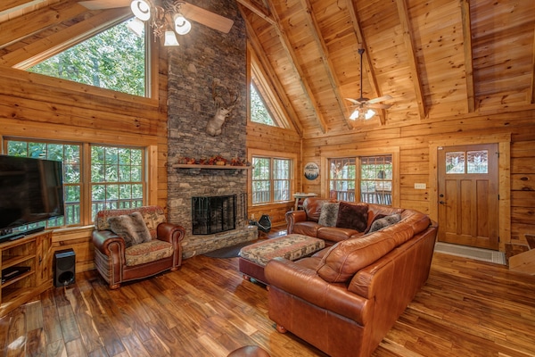 Smart-TV, peis, bordtennis og bøker