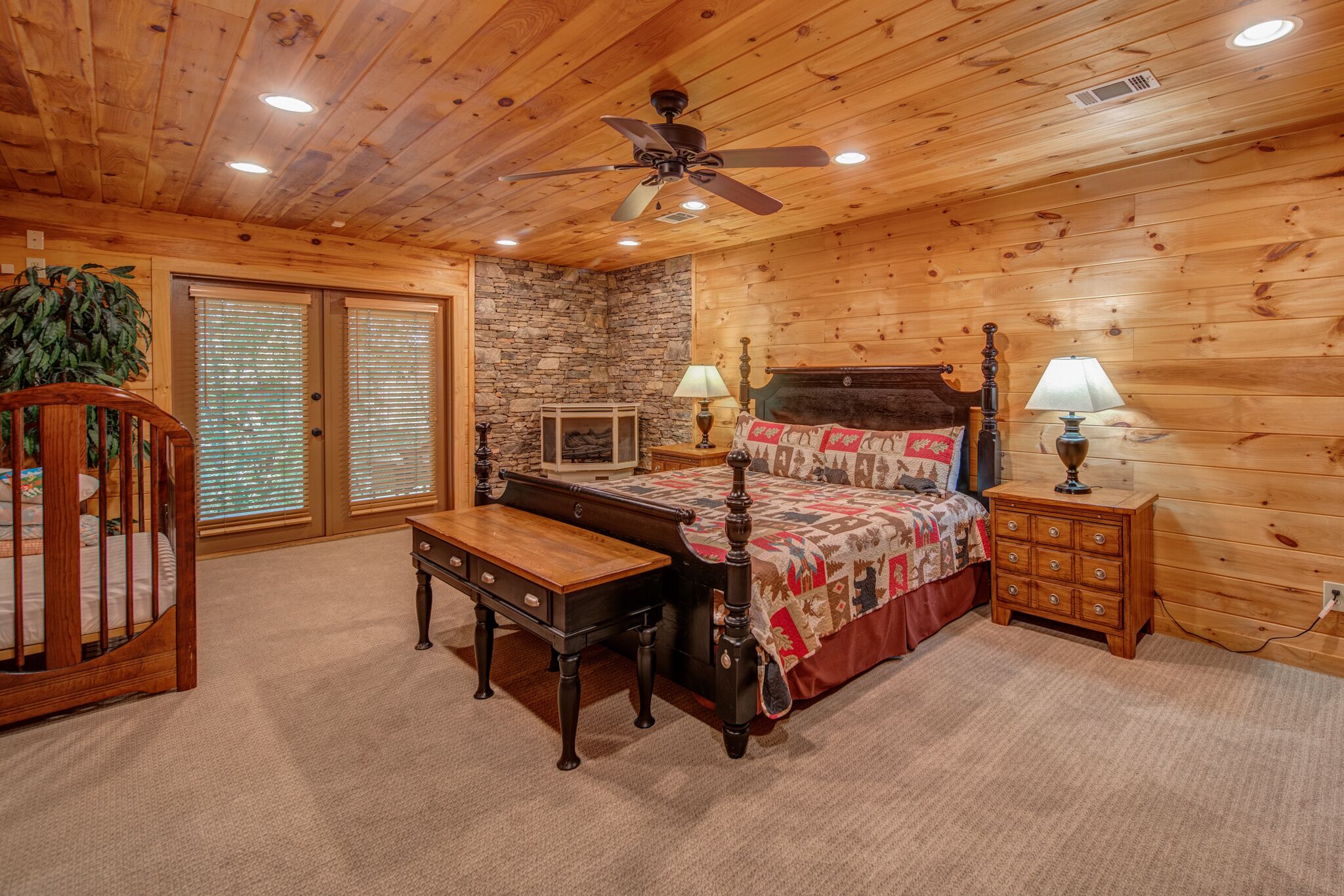 6 bedrooms, WiFi, bed sheets, wheelchair access