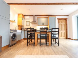 Refrigerador, lavavajillas, tetera/pava eléctrica, tostadora