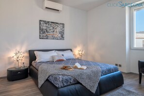 3 bedrooms, desk, iron/ironing board, travel cot