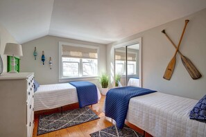 4 bedrooms, desk, iron/ironing board, free WiFi