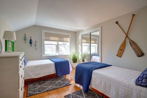 4 bedrooms, iron/ironing board, free WiFi, bed sheets