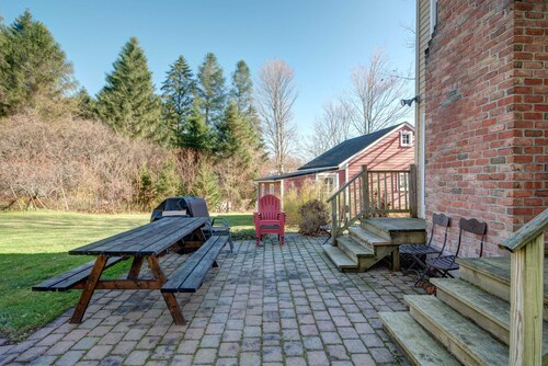 Pet friendly Skaneateles country home one mile from downtown!!