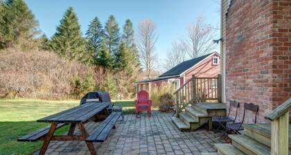 Pet friendly Skaneateles country home one mile from downtown!!