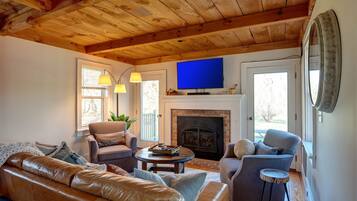 TV connectée, cheminée, espaces bureaux