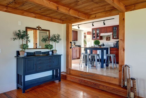 Pet friendly Skaneateles country home one mile from downtown!!