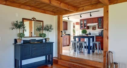 Pet friendly Skaneateles country home one mile from downtown!!