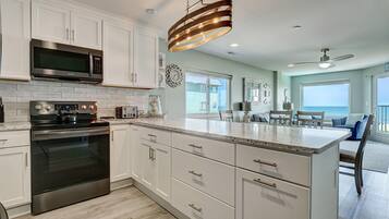 Condo, 3 Bedrooms | Private kitchen