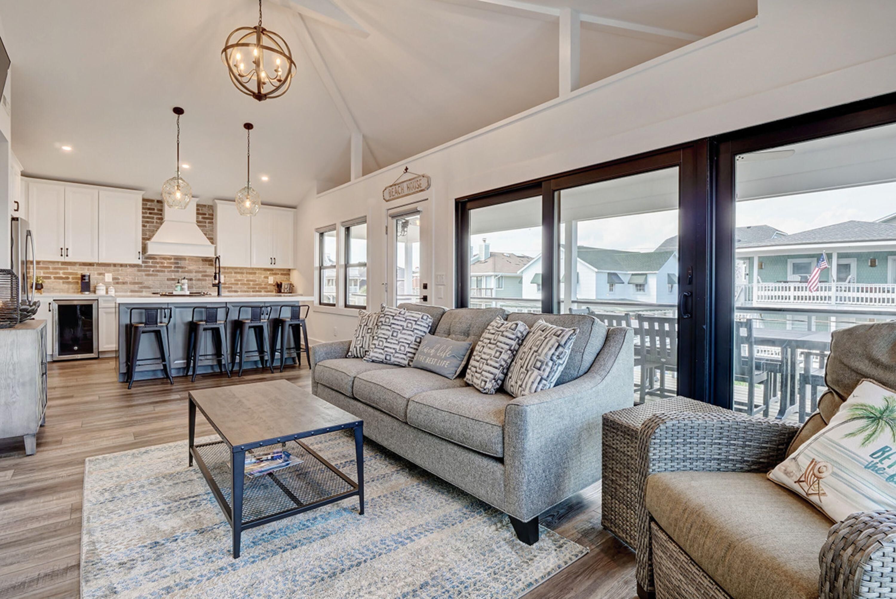 House, 6 Bedrooms | Living room