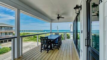 House, 6 Bedrooms | Balcony